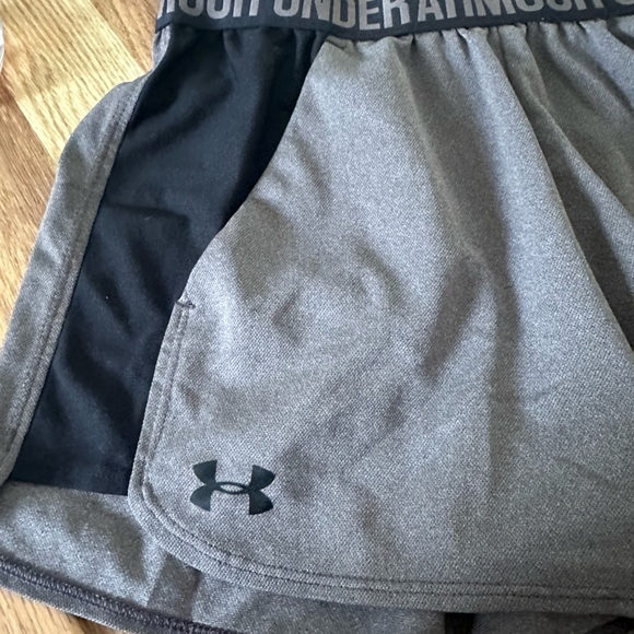 Under armour women’s shorts - Picture 4 of 5